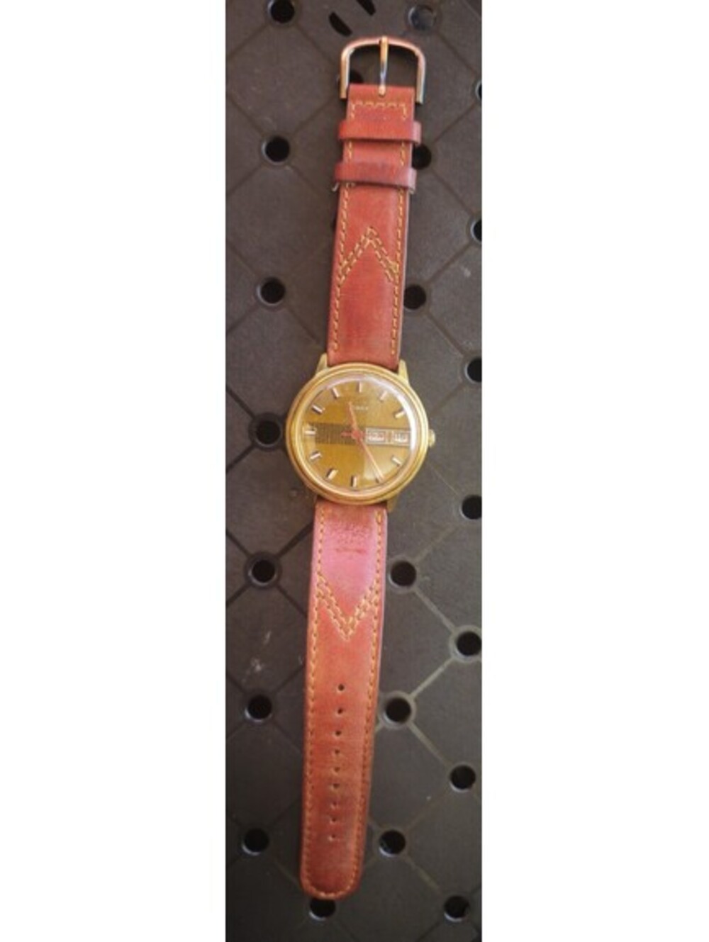 Vintg Timex Day Date Manual Wind Watch Gold Tone 1970's Works "Barcode"  READ - Picture 5 of 5